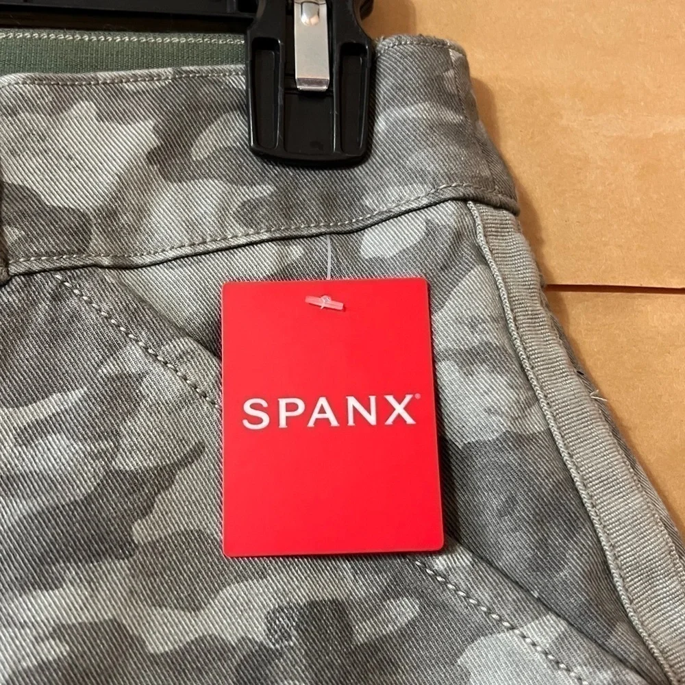 Spanx | NWT Stretch Twill Shorts Stone Wash Camo Pull-On Shaping Short Size S